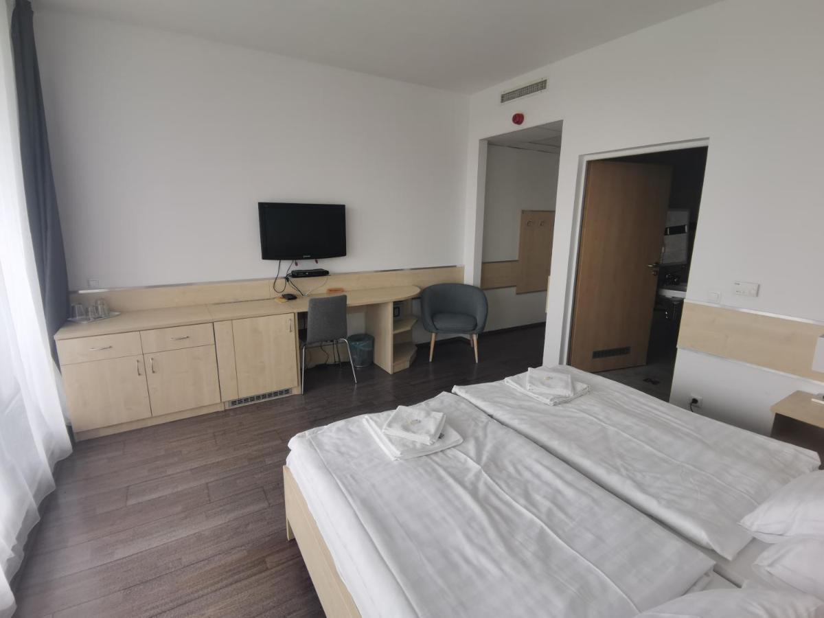 Corner Hotel Angyalfoeld ブダペスト エクステリア 写真